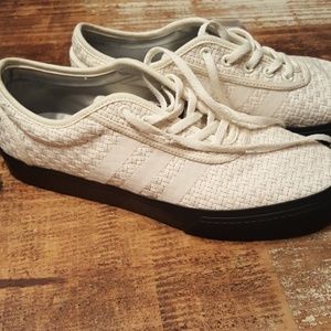 Adidas skate boarding shoe for men 9.5